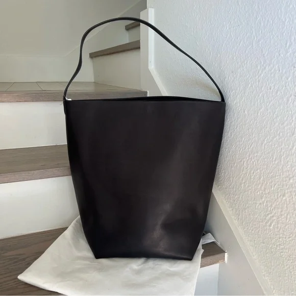 NWT THE ROW Large N/S Park Tote Shoulder Bag in Black Originally $3250 - Picture 8 of 14